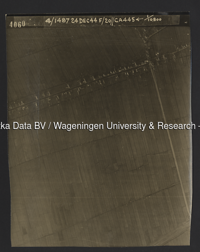 Luchtfoto Molenaarsgraaf (1944) uit de collectie Wageningen University WOII