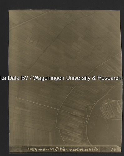 Luchtfoto Kedichem (1944) uit de collectie Wageningen University WOII