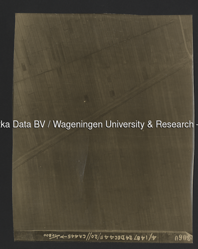 Luchtfoto Giessenburg (1944) uit de collectie Wageningen University WOII