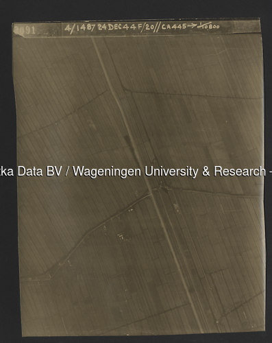 Luchtfoto Groot-Ammers (1944) uit de collectie Wageningen University WOII