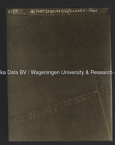 Luchtfoto Brandwijk (1944) uit de collectie Wageningen University WOII