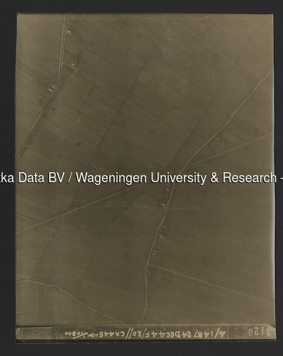 Luchtfoto Arkel (1944) uit de collectie Wageningen University WOII