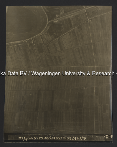 Luchtfoto Vuren (1944) uit de collectie Wageningen University WOII
