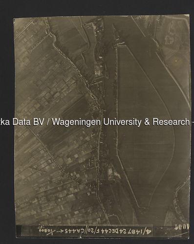Luchtfoto Hendrik-Ido-Ambacht (1944) uit de collectie Wageningen University WOII
