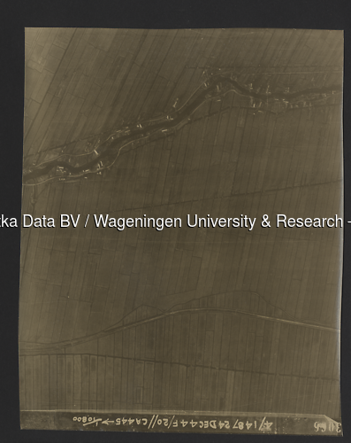 Luchtfoto Bleskensgraaf ca (1944) uit de collectie Wageningen University WOII