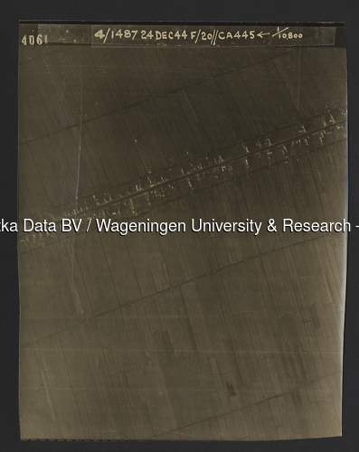 Luchtfoto Molenaarsgraaf (1944) uit de collectie Wageningen University WOII