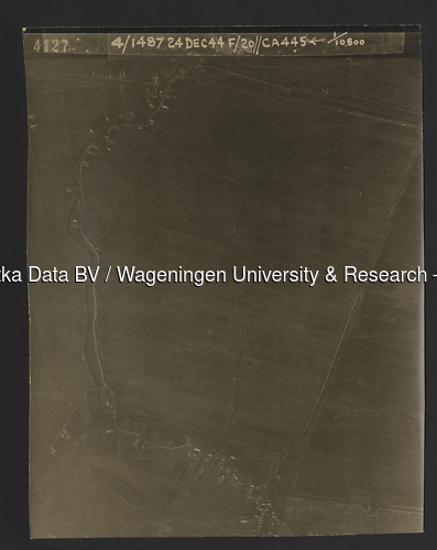 Luchtfoto Noordeloos (1944) uit de collectie Wageningen University WOII