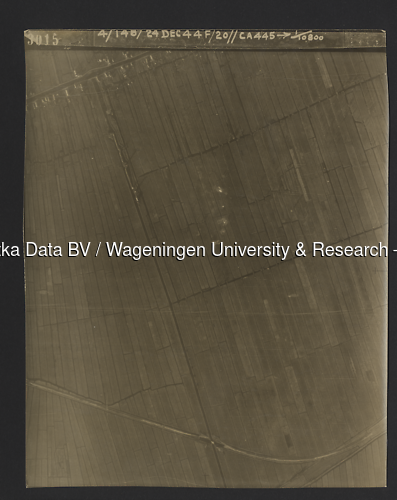 Luchtfoto Molenaarsgraaf (1944) uit de collectie Wageningen University WOII