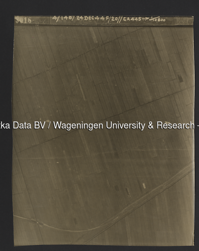 Luchtfoto Molenaarsgraaf (1944) uit de collectie Wageningen University WOII