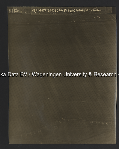 Luchtfoto Groot-Ammers (1944) uit de collectie Wageningen University WOII