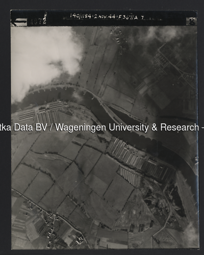 Luchtfoto Lathum (1944) uit de collectie Wageningen University WOII