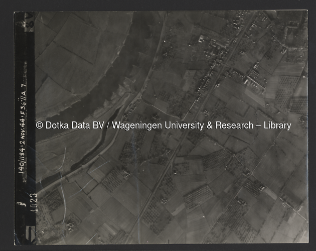 Luchtfoto Wijhe (1944) uit de collectie Wageningen University WOII