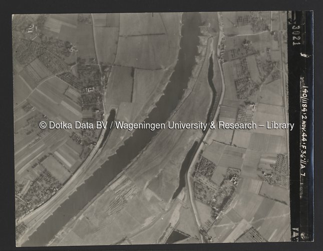Luchtfoto Olst (1944) uit de collectie Wageningen University WOII