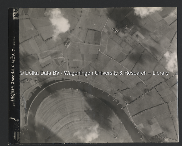 Luchtfoto Steenderen (1944) uit de collectie Wageningen University WOII