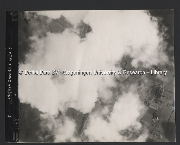 Luchtfoto Doesburg (1944) uit de collectie Wageningen University WOII