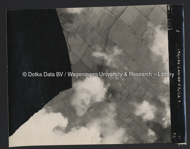 Luchtfoto Angerlo (1944) uit de collectie Wageningen University WOII