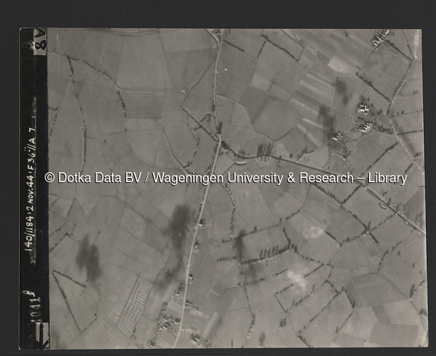 Luchtfoto Bronkhorst (1944) uit de collectie Wageningen University WOII