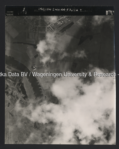 Luchtfoto Lathum (1944) uit de collectie Wageningen University WOII