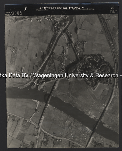 Luchtfoto Zwolle (1944) uit de collectie Wageningen University WOII