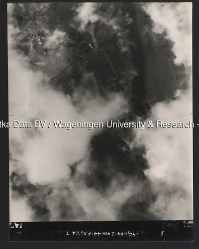 Luchtfoto Giesbeek (1944) uit de collectie Wageningen University WOII
