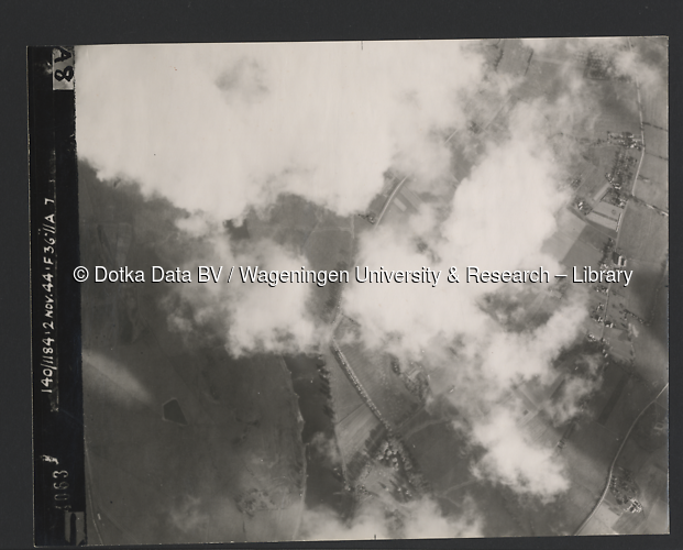 Luchtfoto Doesburg (1944) uit de collectie Wageningen University WOII