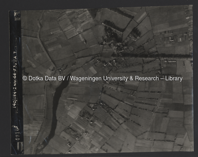 Luchtfoto Hattem (1944) uit de collectie Wageningen University WOII