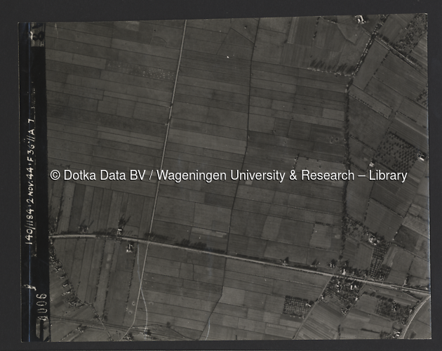 Luchtfoto Hattem (1944) uit de collectie Wageningen University WOII