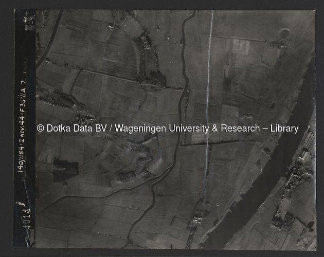 Luchtfoto Hattem (1944) uit de collectie Wageningen University WOII