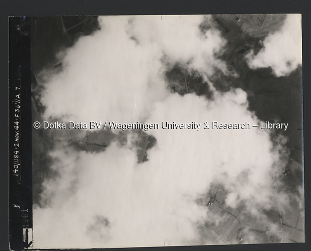 Luchtfoto Doesburg (1944) uit de collectie Wageningen University WOII