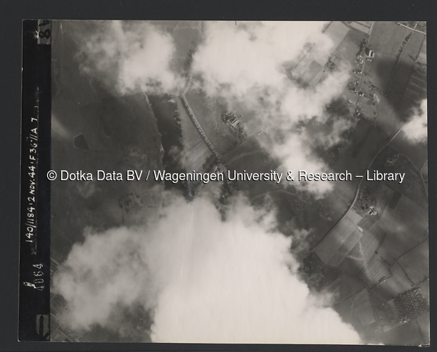 Luchtfoto Angerlo (1944) uit de collectie Wageningen University WOII