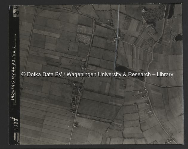 Luchtfoto Hattem (1944) uit de collectie Wageningen University WOII