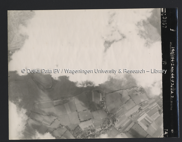 Luchtfoto Doesburg (1944) uit de collectie Wageningen University WOII