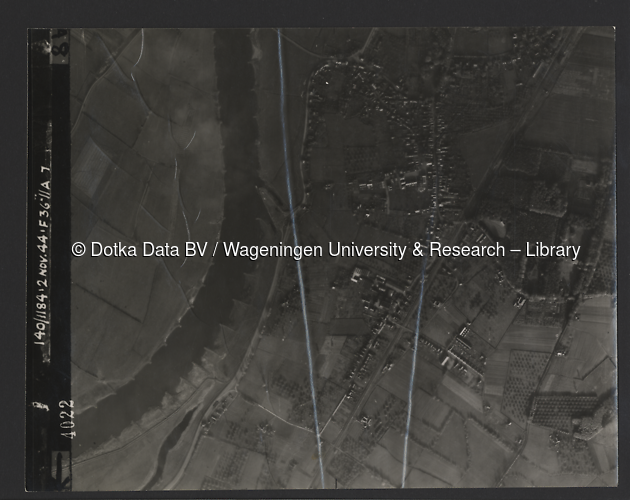 Luchtfoto Wijhe (1944) uit de collectie Wageningen University WOII