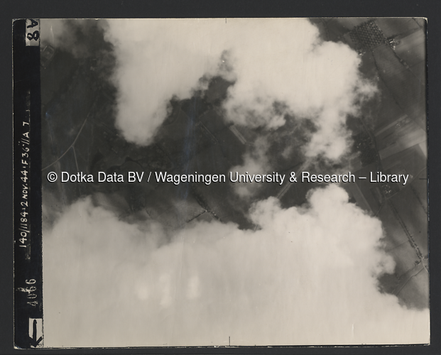 Luchtfoto Angerlo (1944) uit de collectie Wageningen University WOII