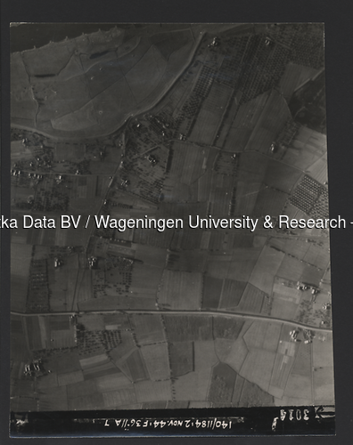 Luchtfoto Wijhe (1944) uit de collectie Wageningen University WOII