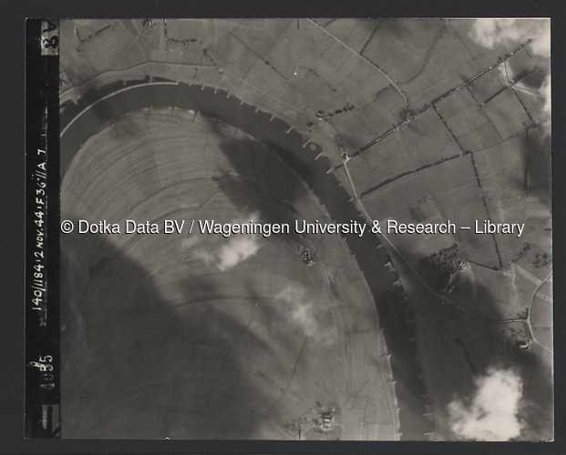 Luchtfoto Doesburg (1944) uit de collectie Wageningen University WOII