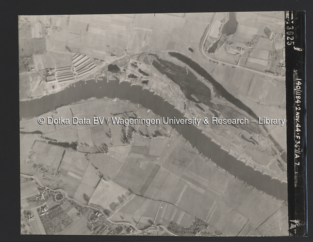 Luchtfoto Olst (1944) uit de collectie Wageningen University WOII
