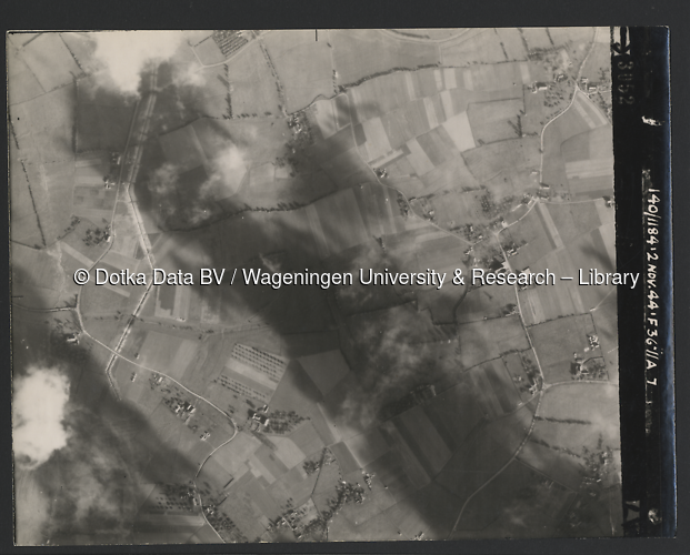 Luchtfoto Doesburg (1944) uit de collectie Wageningen University WOII