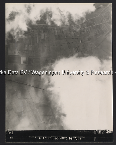Luchtfoto Lathum (1944) uit de collectie Wageningen University WOII
