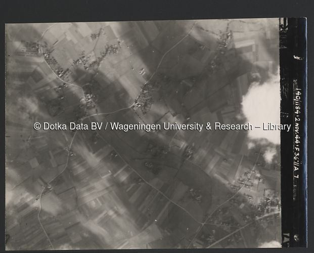 Luchtfoto Doesburg (1944) uit de collectie Wageningen University WOII