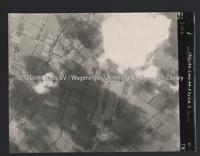 Luchtfoto Angerlo (1944) uit de collectie Wageningen University WOII