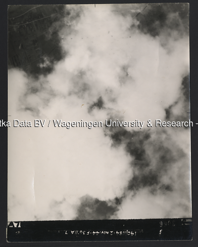 Luchtfoto Giesbeek (1944) uit de collectie Wageningen University WOII