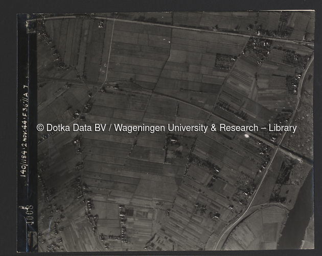 Luchtfoto Hattem (1944) uit de collectie Wageningen University WOII