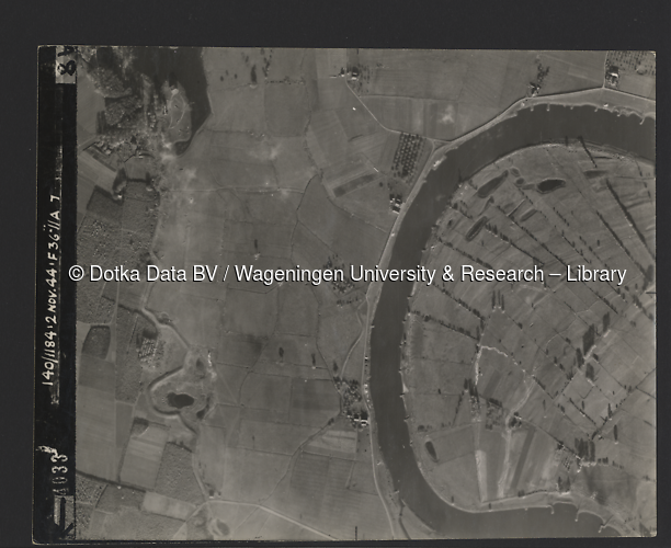 Luchtfoto Voorst (1944) uit de collectie Wageningen University WOII