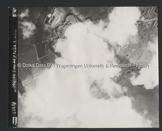 Luchtfoto Doesburg (1944) uit de collectie Wageningen University WOII