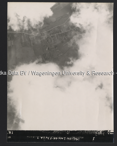 Luchtfoto Giesbeek (1944) uit de collectie Wageningen University WOII