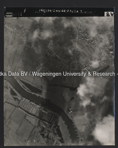 Luchtfoto Lathum (1944) uit de collectie Wageningen University WOII