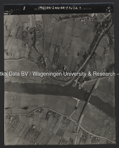 Luchtfoto Zwolle (1944) uit de collectie Wageningen University WOII