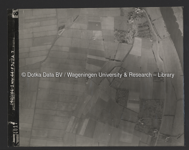 Luchtfoto Vorchten (1944) uit de collectie Wageningen University WOII