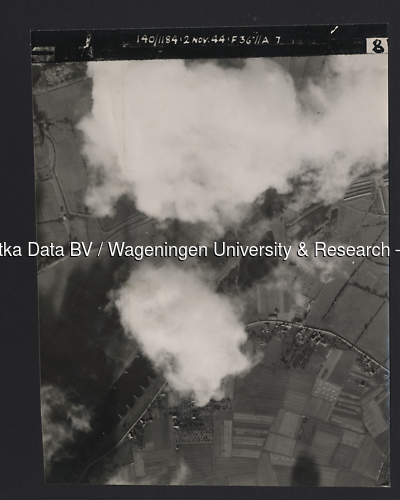 Luchtfoto Lathum (1944) uit de collectie Wageningen University WOII